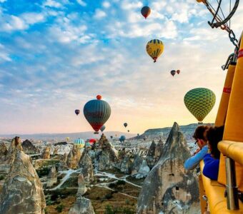 What to wear for a hot air balloon ride?